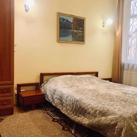 Apartament-Minihotel Elpida Lviv Bagian luar foto