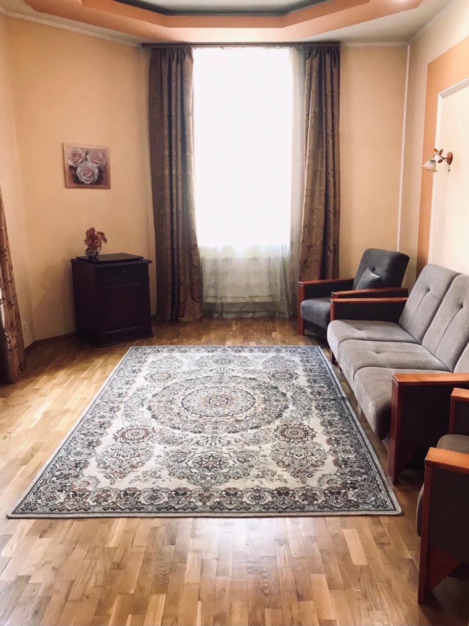 Apartament-Minihotel Elpida Lviv Bagian luar foto
